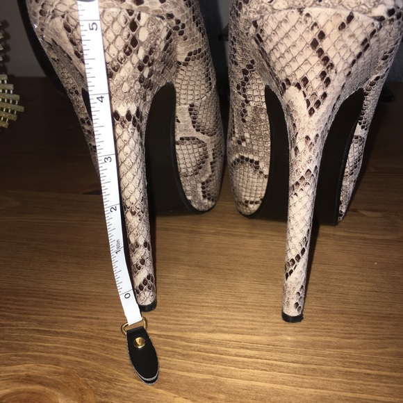 Steve Madden DEJAVU Natural Snake Heel 👠 - Picture 5 of 5